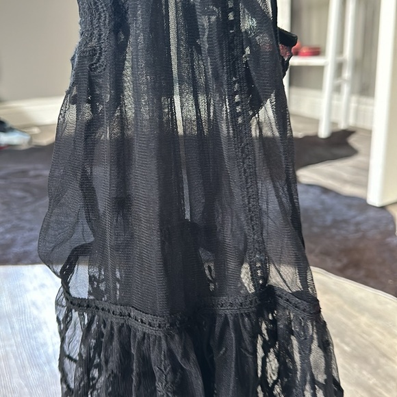 HOLLISTER SHEER MESH EMBROIDERED PEPLUM TANK - Picture 11 of 11